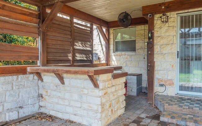 Building Photo - 2814 Bluejay Dr