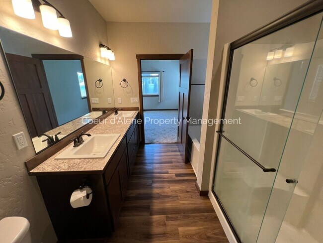 Building Photo - 3 bed, 2 bath home in Post Falls