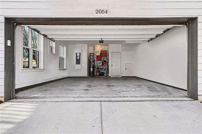 Building Photo - 2054 Rockledge Rd NE