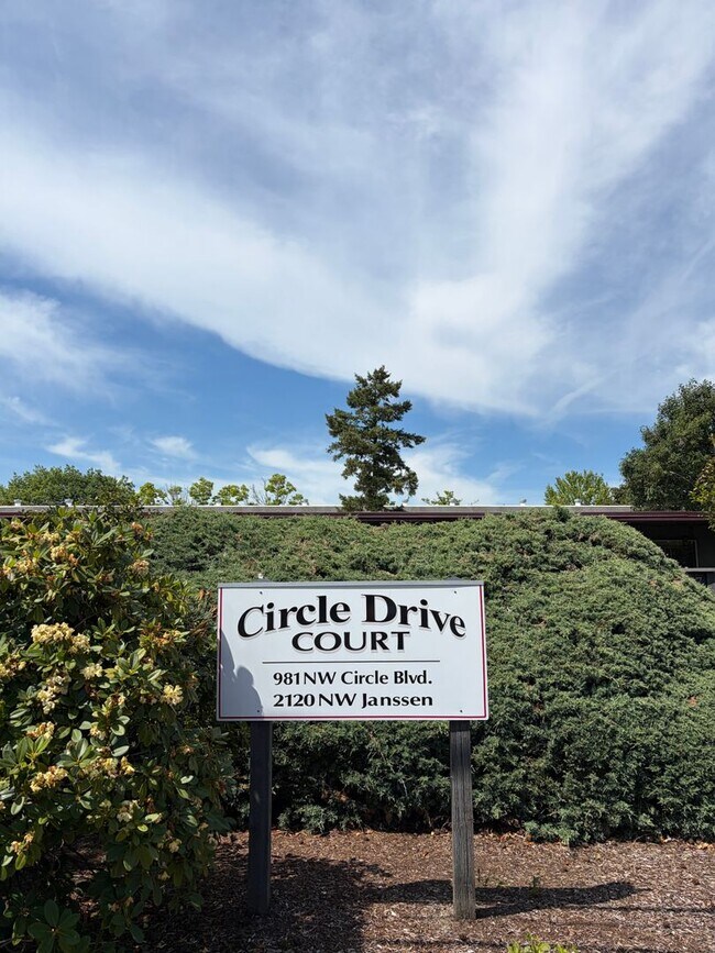 Building Photo - (690) Circle Court - 1 Bedroom / 1 Bathroom