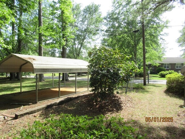 Building Photo - 523 Colonial Dr