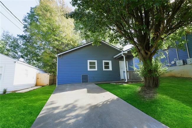 Building Photo - 1056 Grant Way SE