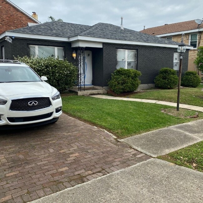 Building Photo - 2413 New York St