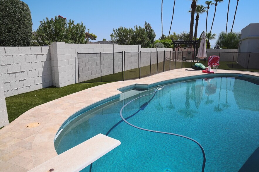 Building Photo - 2526 E Mercer Ln