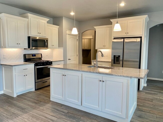 Building Photo - 3 Bed, 2.5 Bath in Gated Community with Private Pond