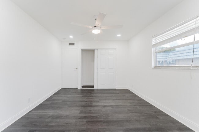 Building Photo - 233 Brittany F