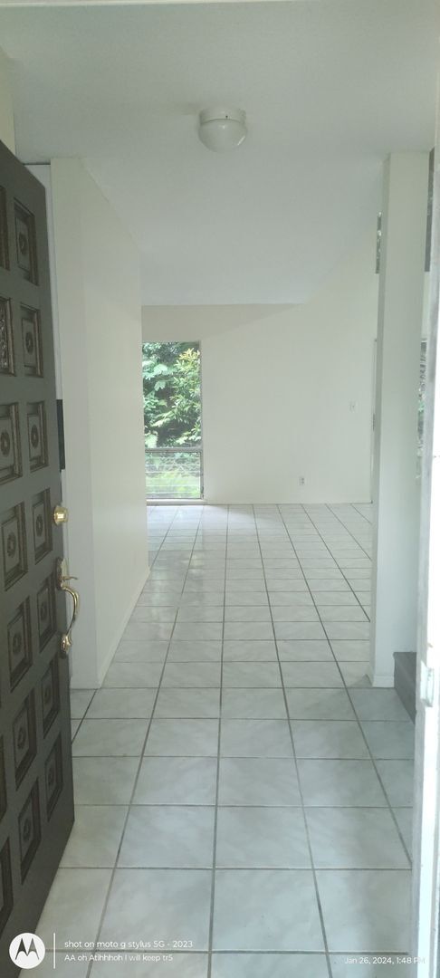 Building Photo - Beautiful 4 bed/ 2 bath/ 2 parking In Kaneohe