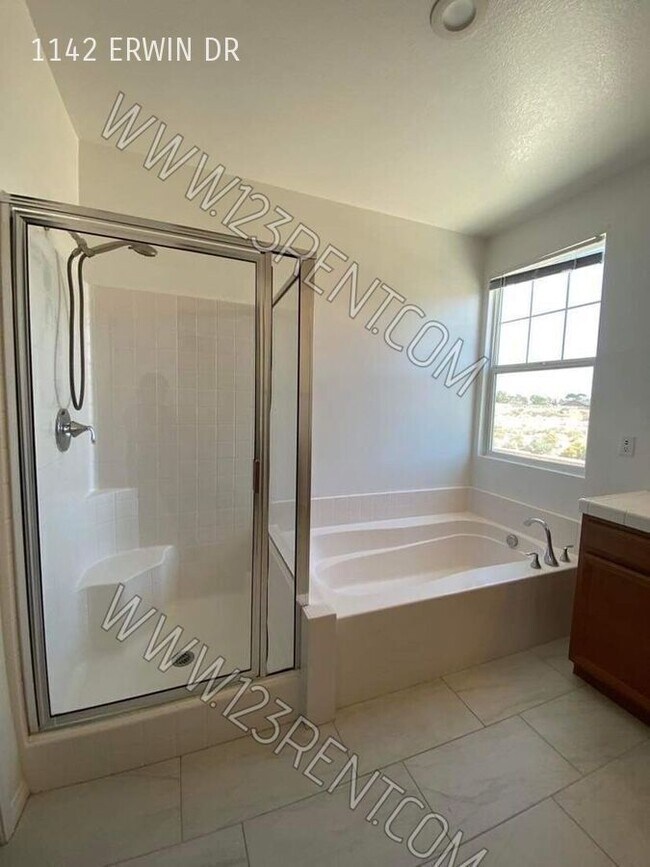 Building Photo - 1142 Erwin Dr