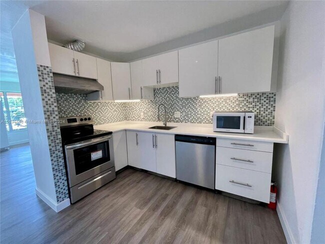 Primary Photo - 2 bedroom in Hallandale FL 33009