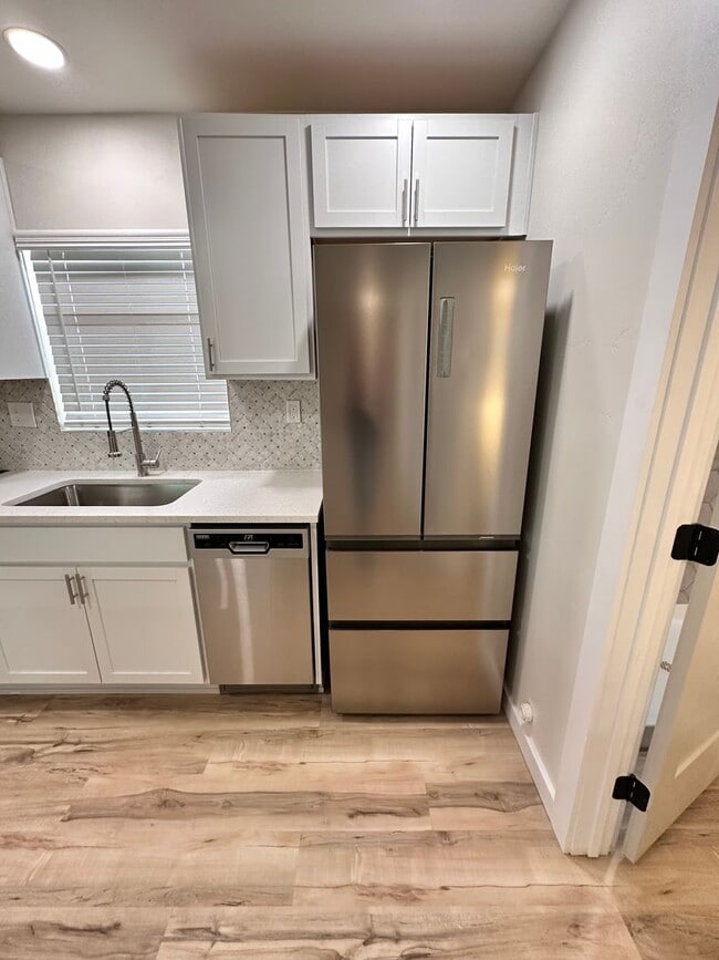 Building Photo - Luxurious 1 Bed 1 Bath Home: Your Oasis Aw...