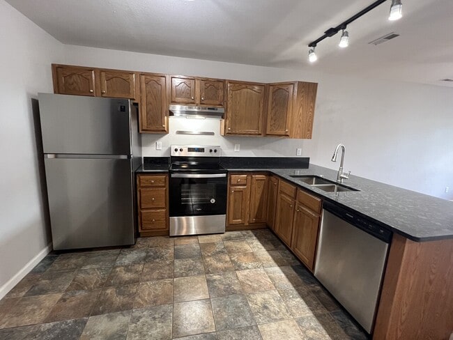 Building Photo - 405 Shade Tree Lane