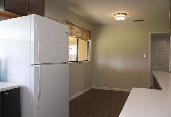 Building Photo - 7905 Julia Ct