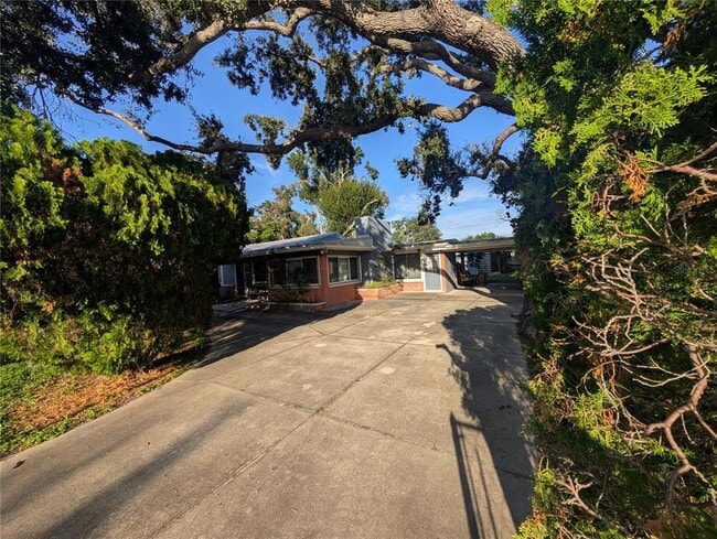 Building Photo - 140 N Briggs Ave