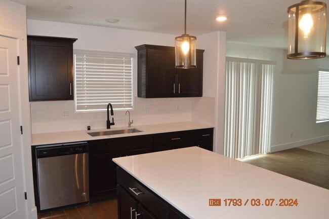 Building Photo - 1663 Thistle Ln