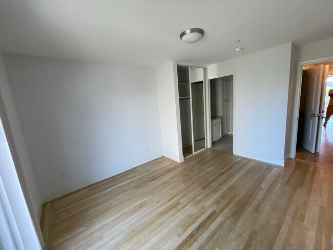 Building Photo - 1670 Kirkwood Ave