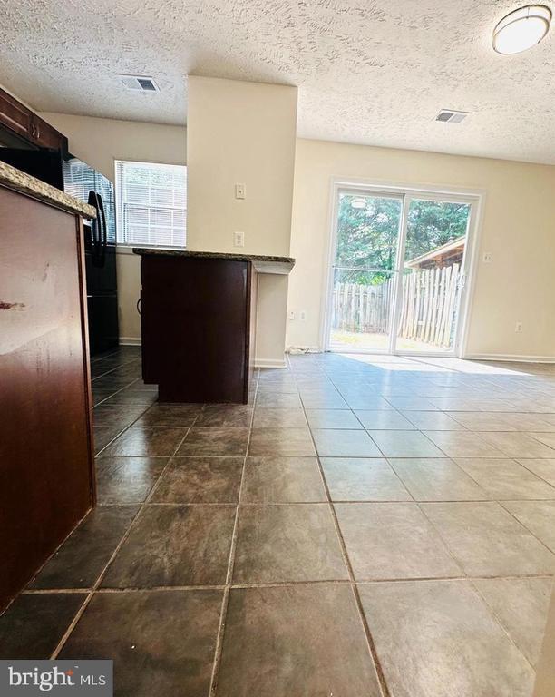 Building Photo - 8658 Woodhue Ct