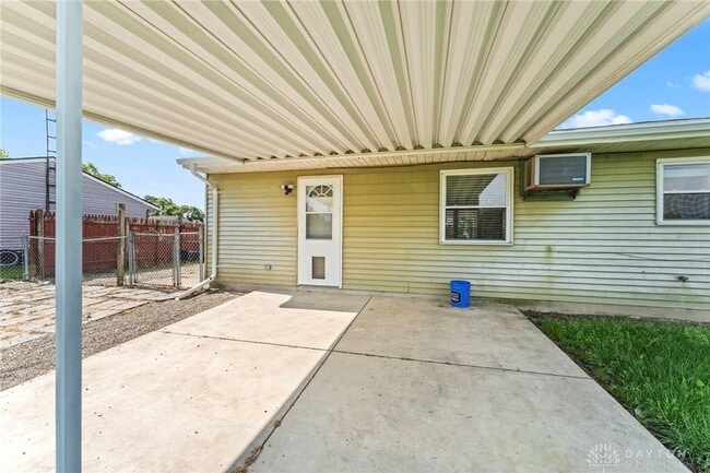 Building Photo - 10975 Comanche Dr