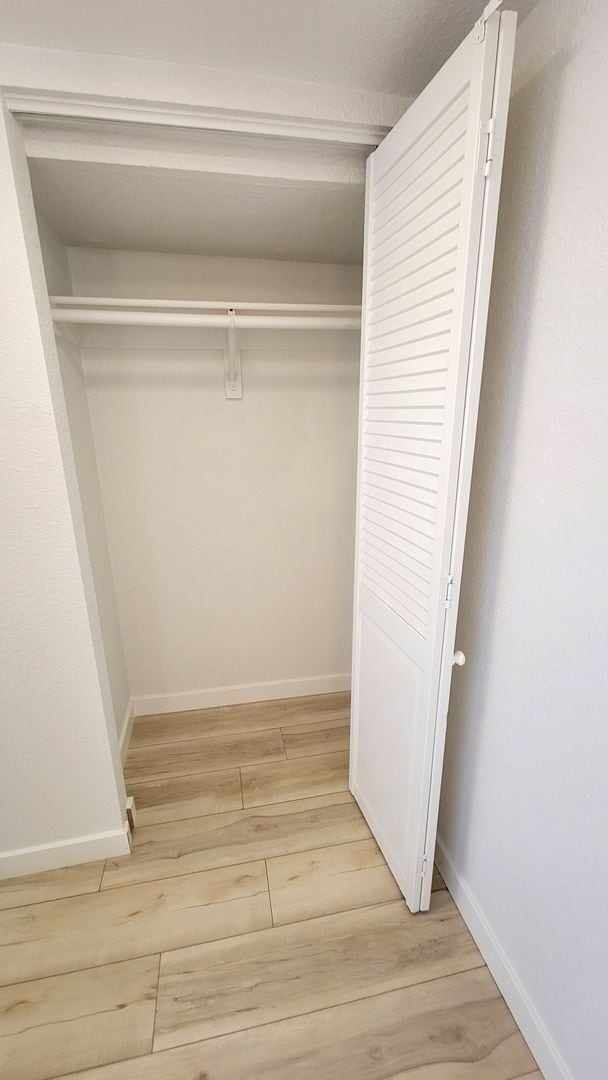 Building Photo - 2 bedroom/1 bath house with beautiful nort...