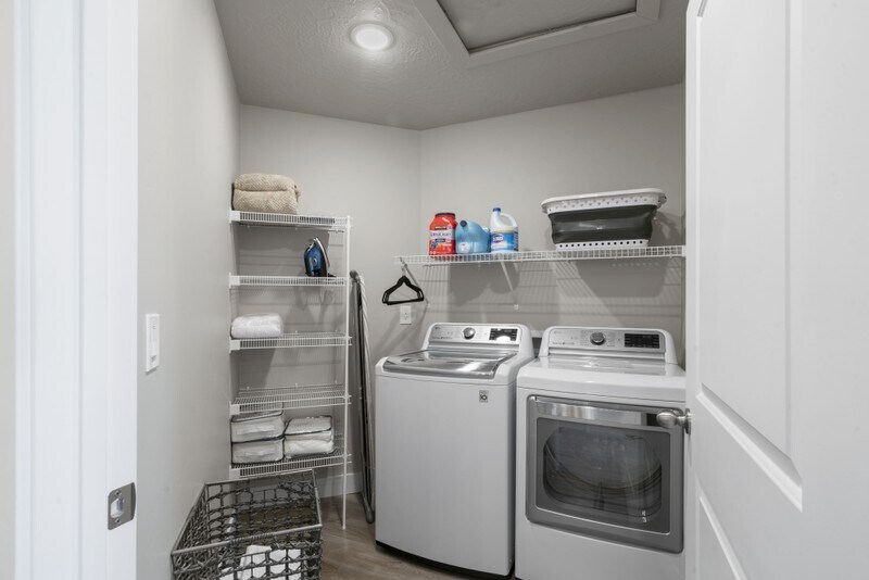 Building Photo - 572 Lewski Ln
