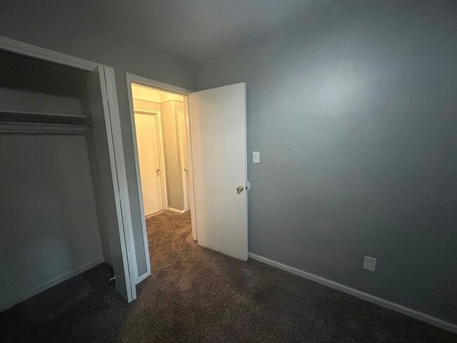 Building Photo - 9961 Vaughan St