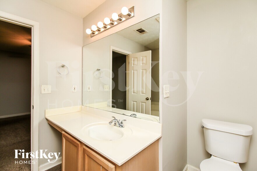 Building Photo - 7046 Setters Way