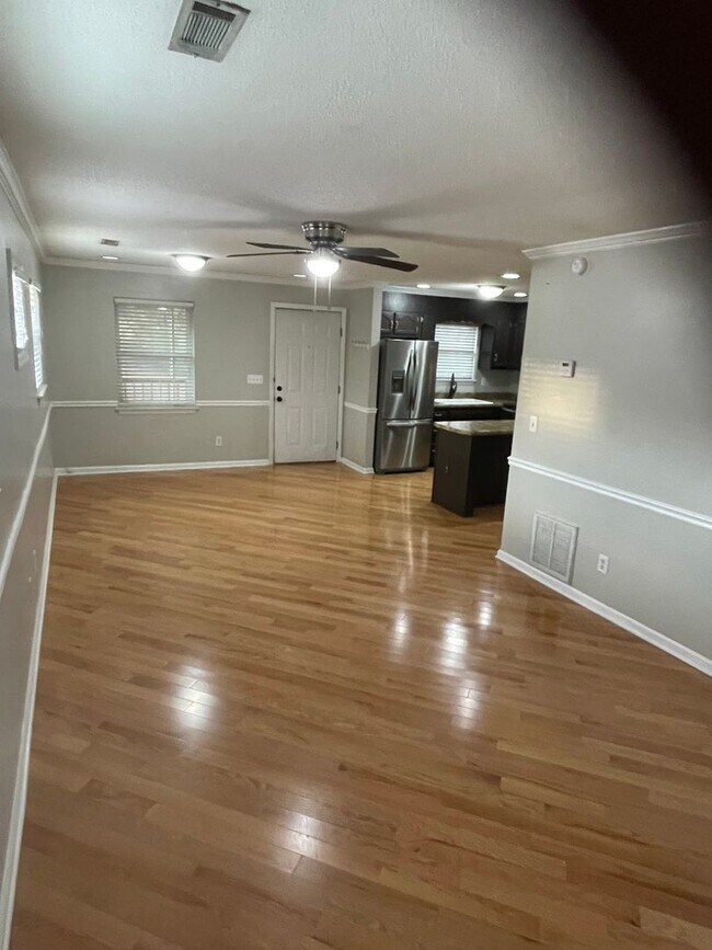 Building Photo - Price Improvement! Great 1 bedroom 1 bath located in a great area of NW Cleveland! Leasing Specia...