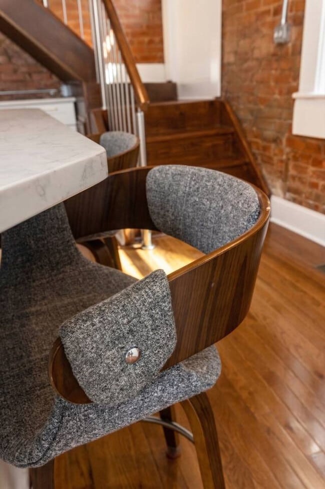 Building Photo - 152 E McMicken Ave