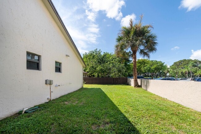 Building Photo - 325 NW 65th Terrace