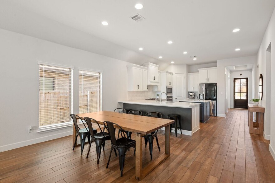 Building Photo - 343 Eagle Ford Dr