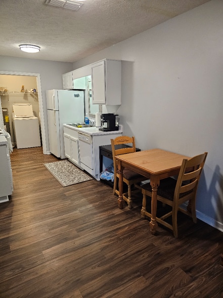 Building Photo - 1257 Louisville St