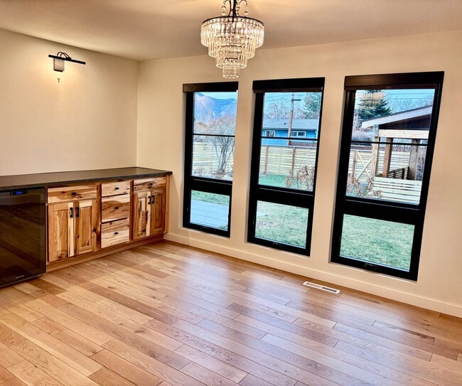 Building Photo - Spacious House. Expansive Lot. Prime Location