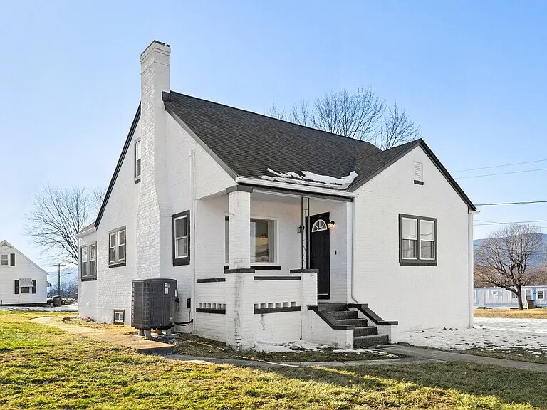 Building Photo - 701 S 2nd St