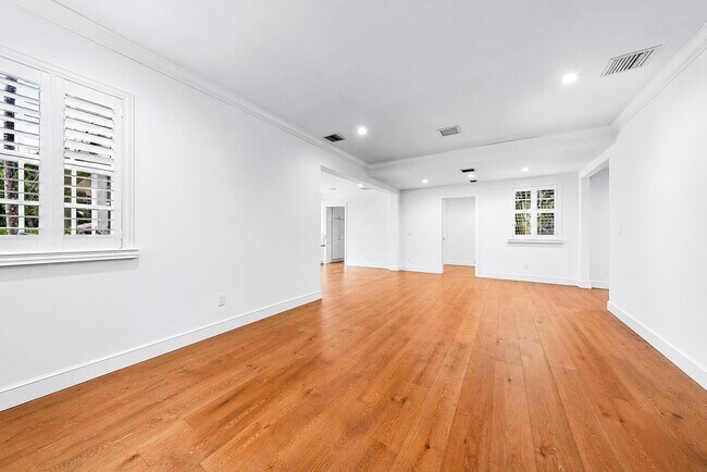 Building Photo - 232 Essex Ln