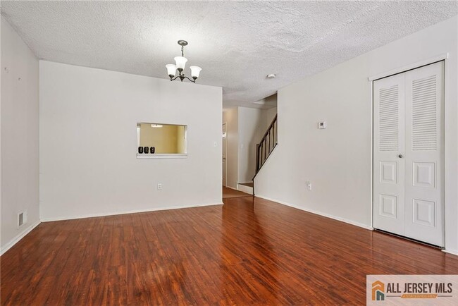 Building Photo - 8 Marsh Ct