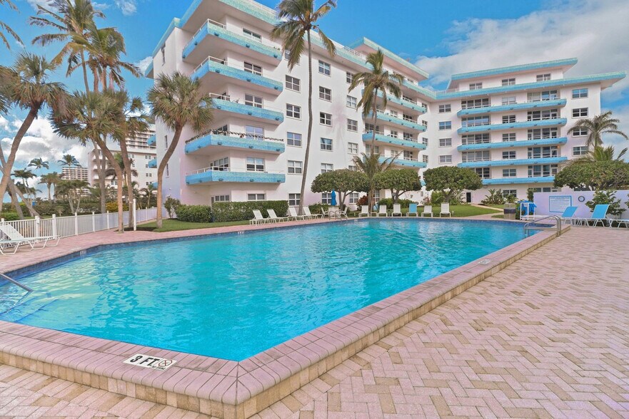 Building Photo - 220 Seaview Ct