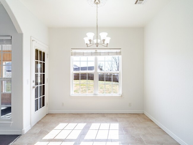 Building Photo - 2806 SE 3rd St