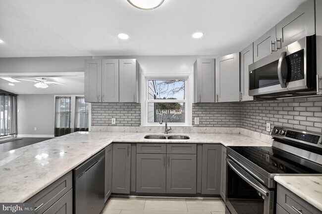 Building Photo - 7609 Croydon Pl