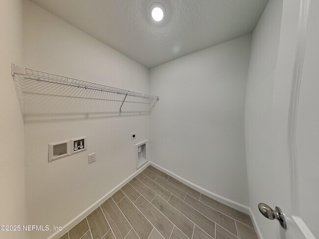 Building Photo - 2165 Windward Cay Ln
