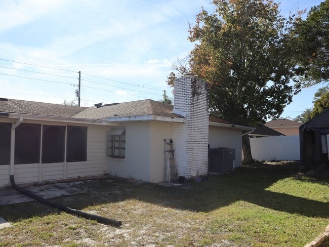Building Photo - 4 BEDROOM 2 Bath  Pool Home!  Call Carole Arcaro 386-216-4900 Deltona Lakes Realty