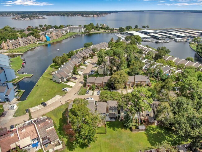 Building Photo - 12247 Trail Hollow Dr
