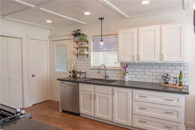 Building Photo - 3213 Heatherwood Dr