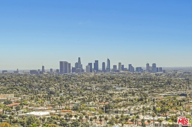 Building Photo - 2675 Glendower Ave