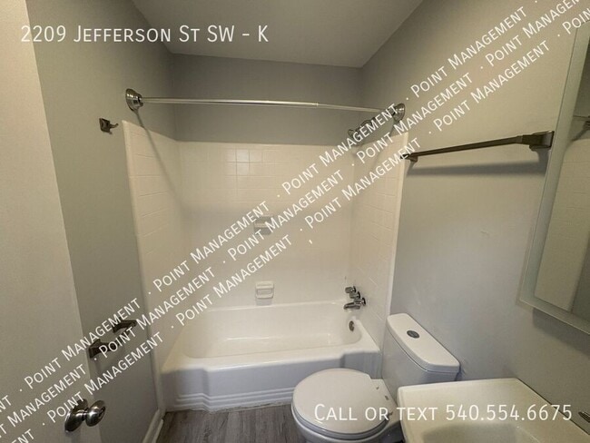 Building Photo - 2209 Jefferson St SW