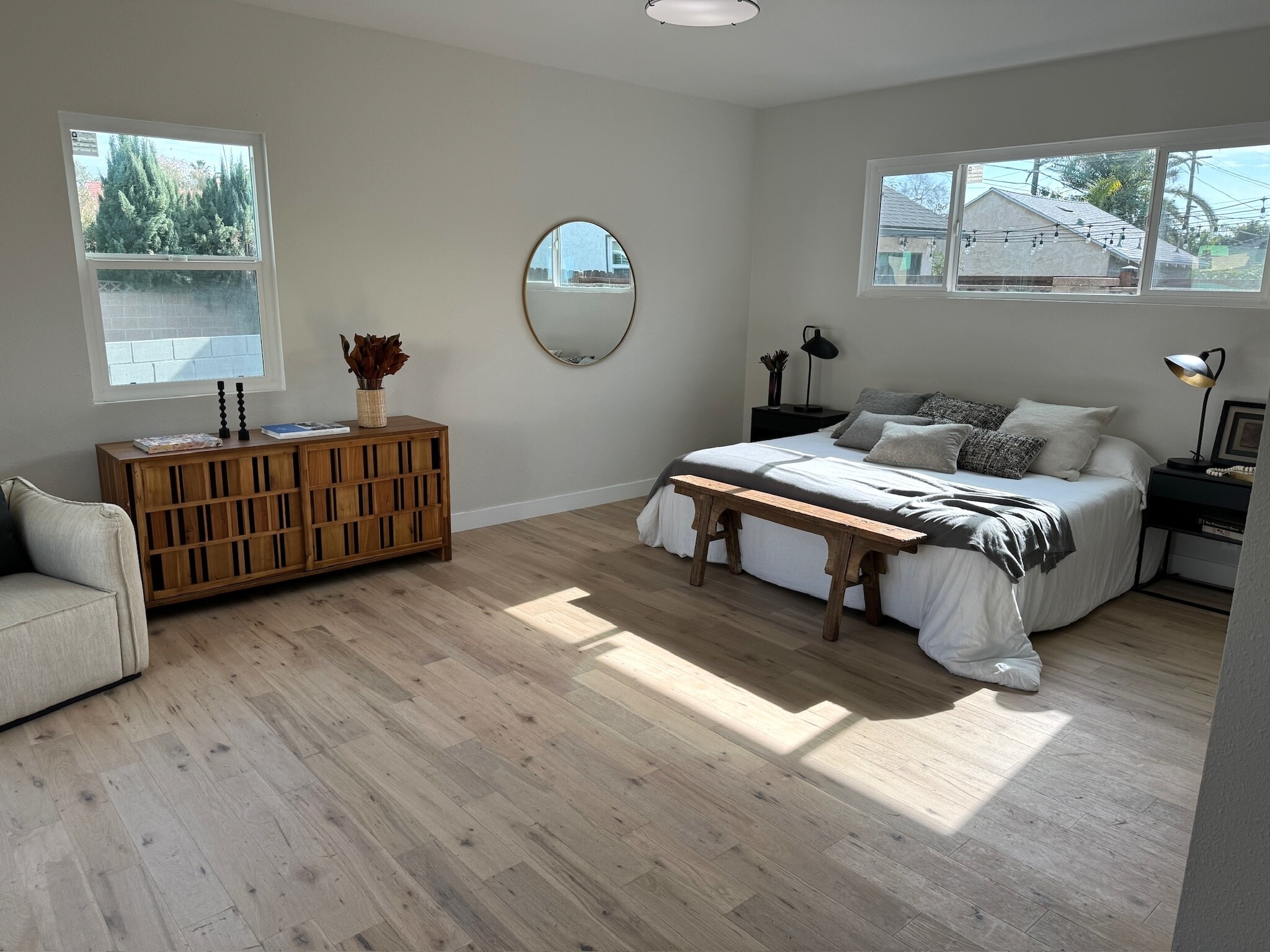 Main Bedroom with en suite bathroom - 5950 Simpson Ave