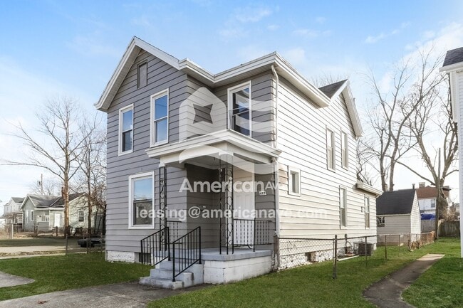 Building Photo - 653 Fairview Ave