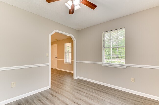 Building Photo - 2960 Glenn Hills Dr