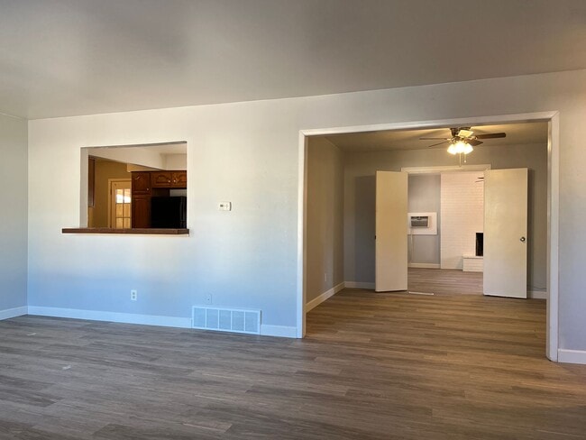 Building Photo - 137 Sumac Dr