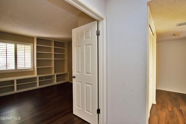 Building Photo - 5710 Mira Grande Dr