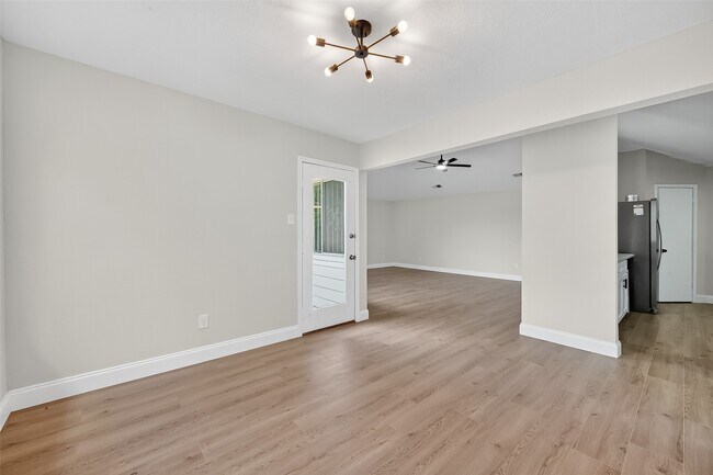 Building Photo - 5530 Oak Falls Dr