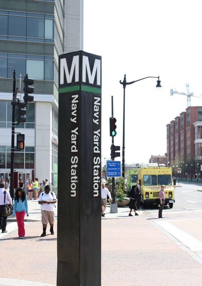 Building Photo - 1012 7th St SE